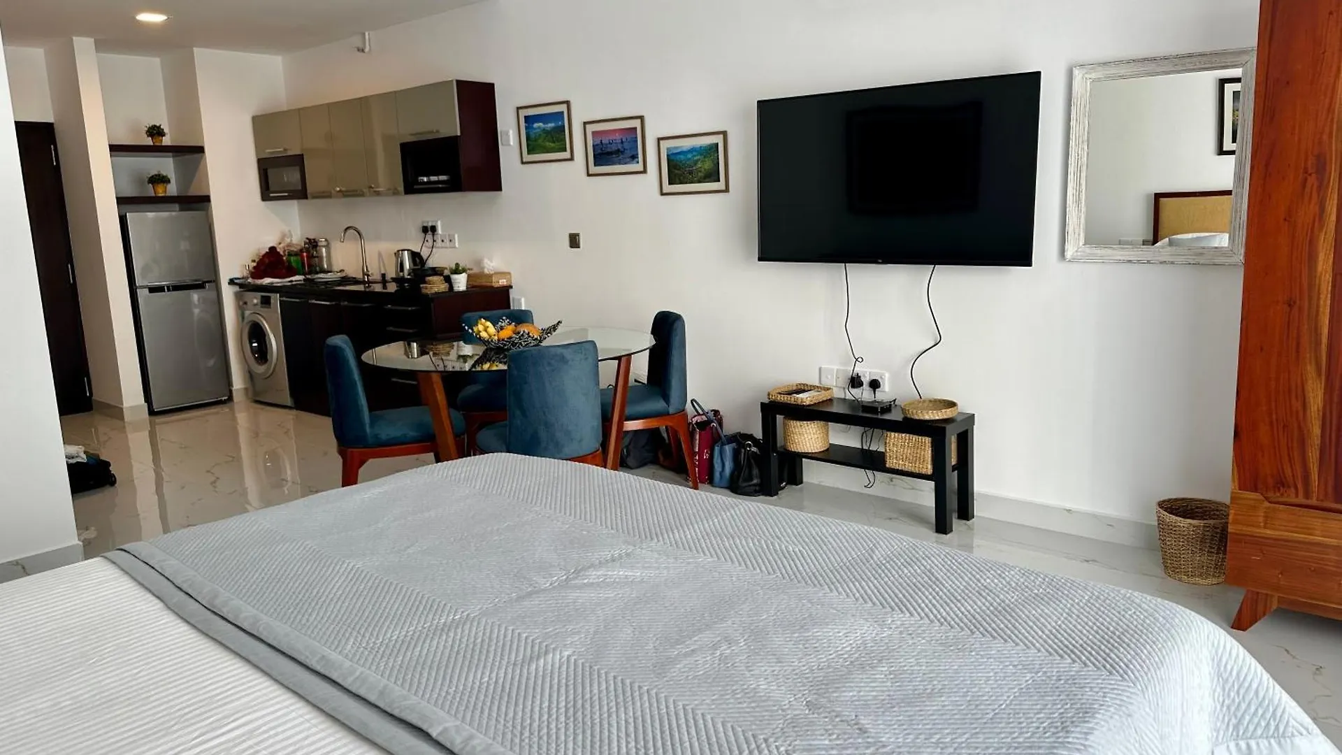 Ocean Breeze Hotel Residencies Britlanka Apartments Negombo