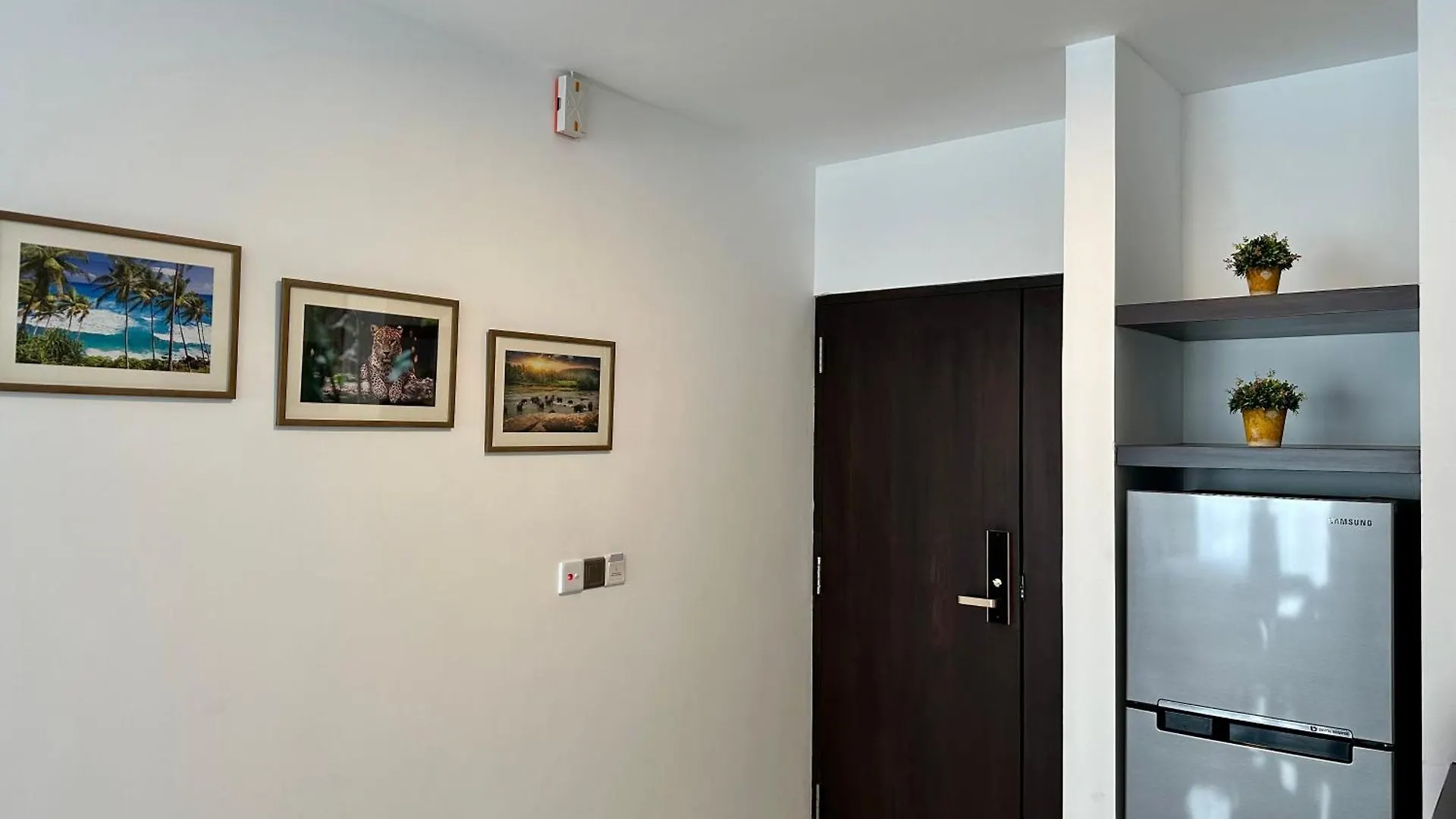 Ocean Breeze Hotel Residencies Britlanka Apartments Negombo