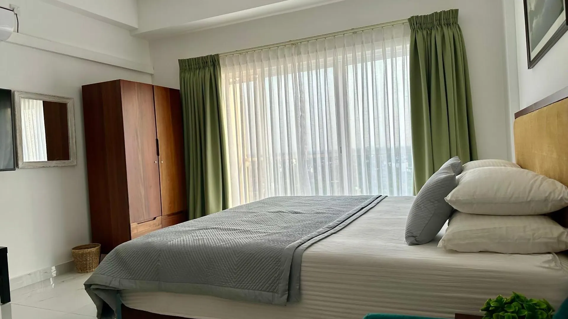 Ocean Breeze Hotel Residencies Britlanka Apartments Negombo Sri Lanka