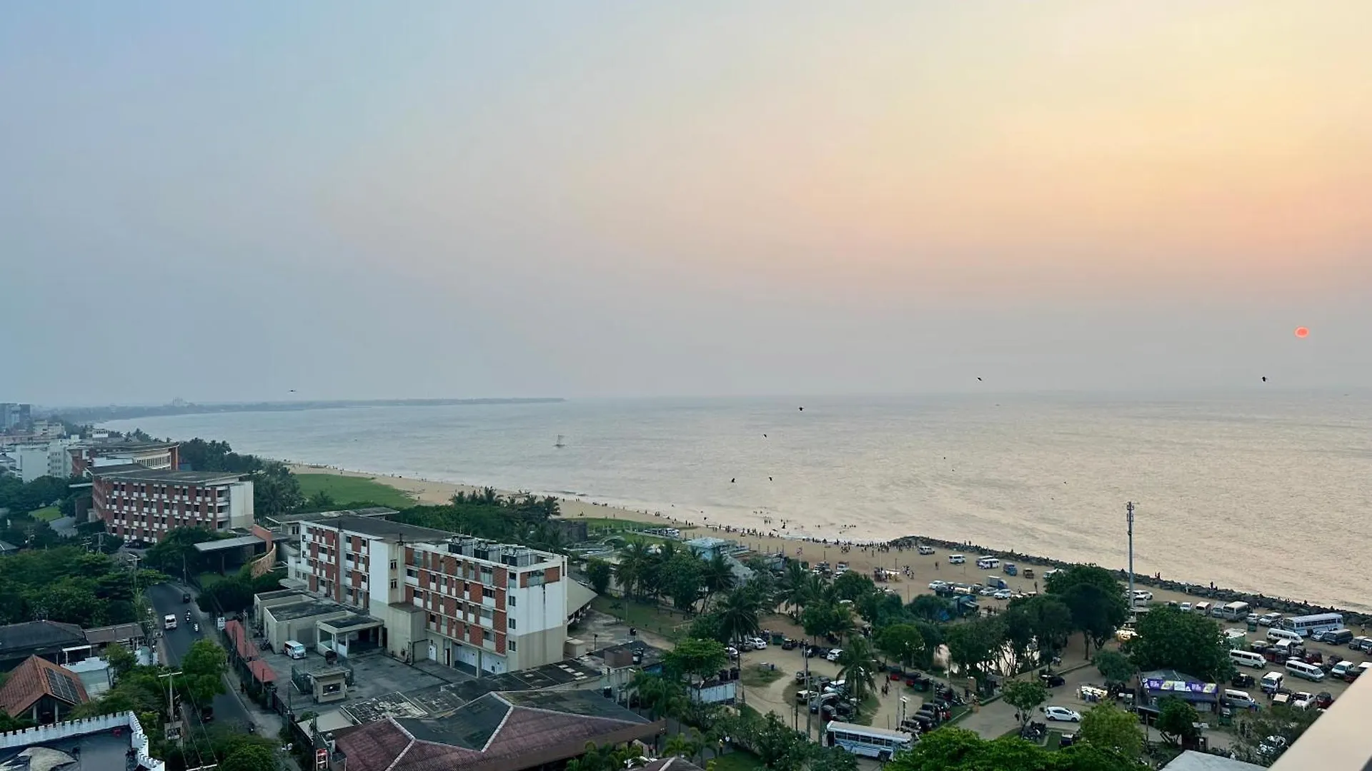Ocean Breeze Hotel Residencies Britlanka Apartments Negombo