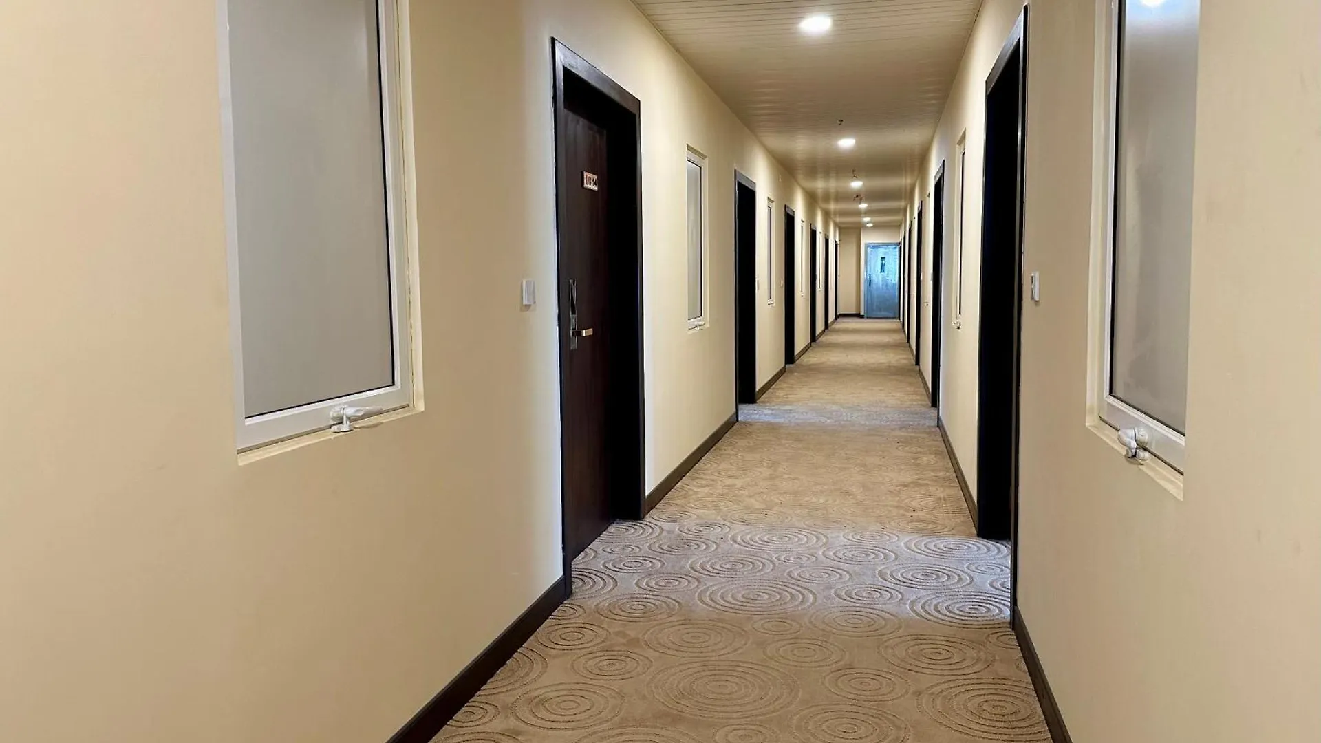 Ocean Breeze Hotel Residencies Britlanka Apartments Negombo
