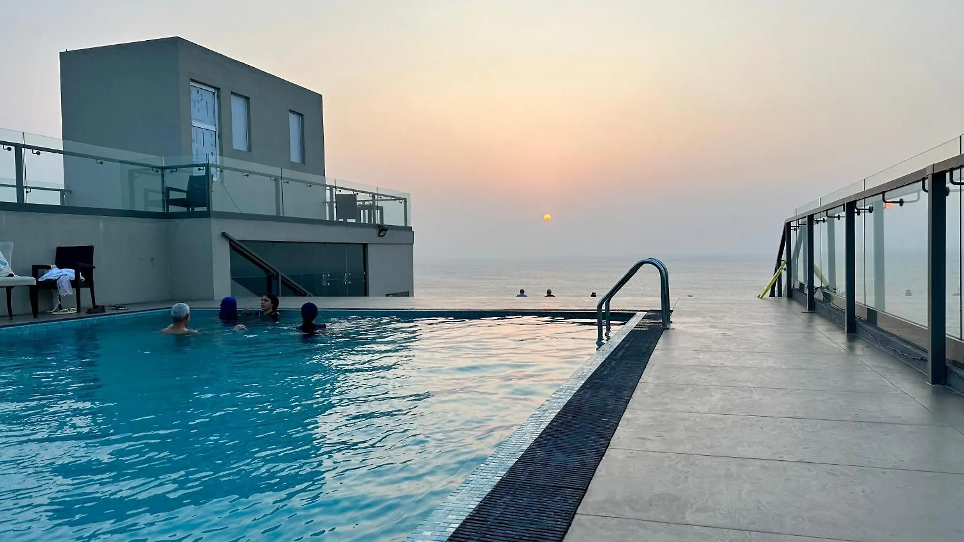 Ocean Breeze Hotel Residencies Britlanka Apartments Negombo Sri Lanka