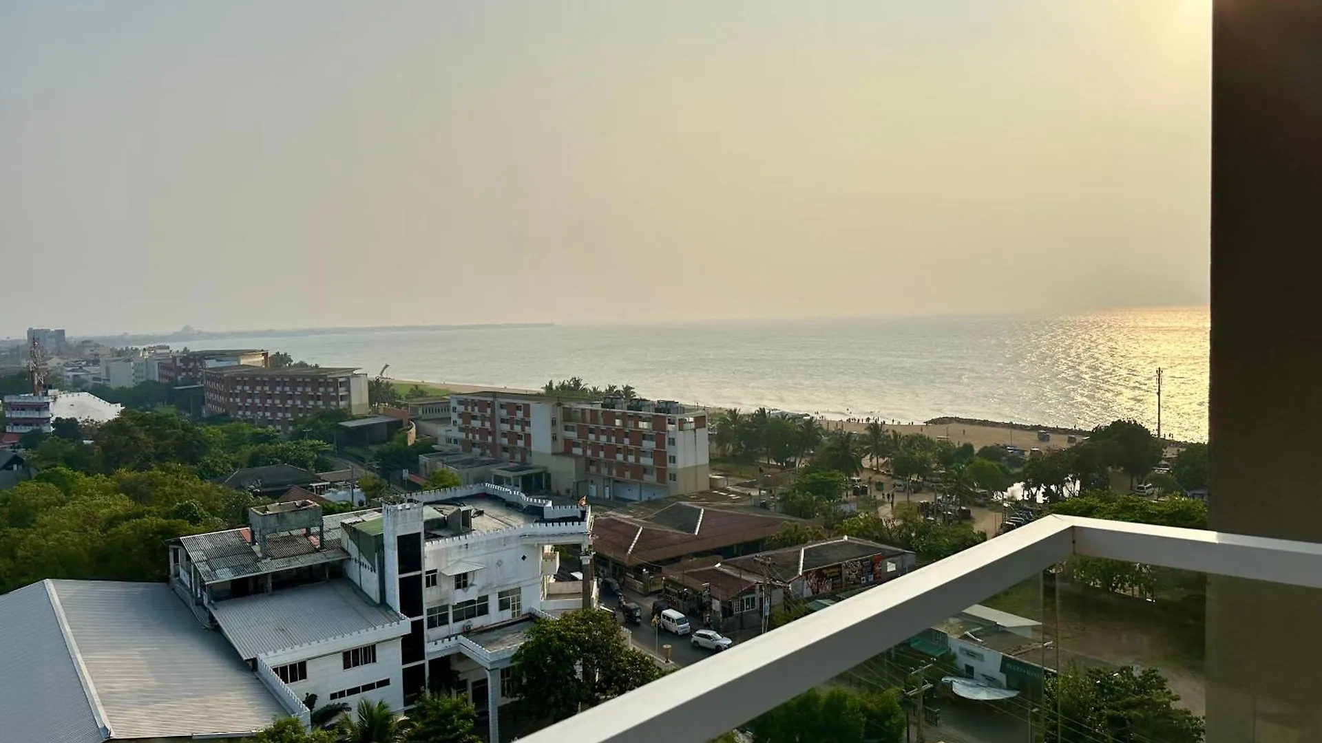 Ocean Breeze Hotel Residencies Britlanka Apartments Negombo